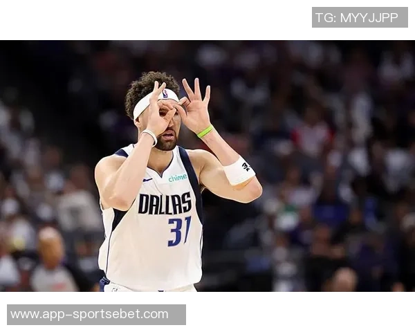 克莱新赛季首战表现平平13投仅4中三分球命中率低迷仅得10分 克莱新赛季首战表现平平13投仅4中三分球命中率低迷仅得10分