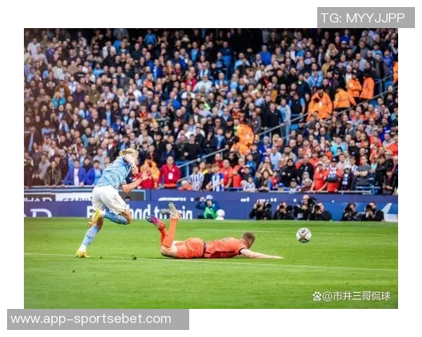 纽卡球迷与马赛当地球迷发生冲突部分人紧急躲入酒吧避难 纽卡球迷与马赛当地球迷发生冲突部分人紧急躲入酒吧避难