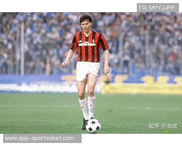 米兰庆祝范巴斯滕61岁生日回顾其辉煌生涯数据与成就 米兰庆祝范巴斯滕61岁生日回顾其辉煌生涯数据与成就